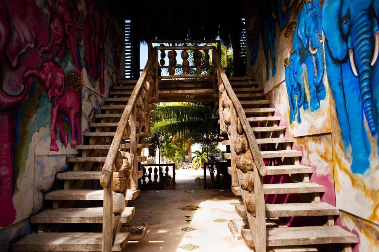 Nacional Beach Club & Bungalows Mahahual Bagian luar foto