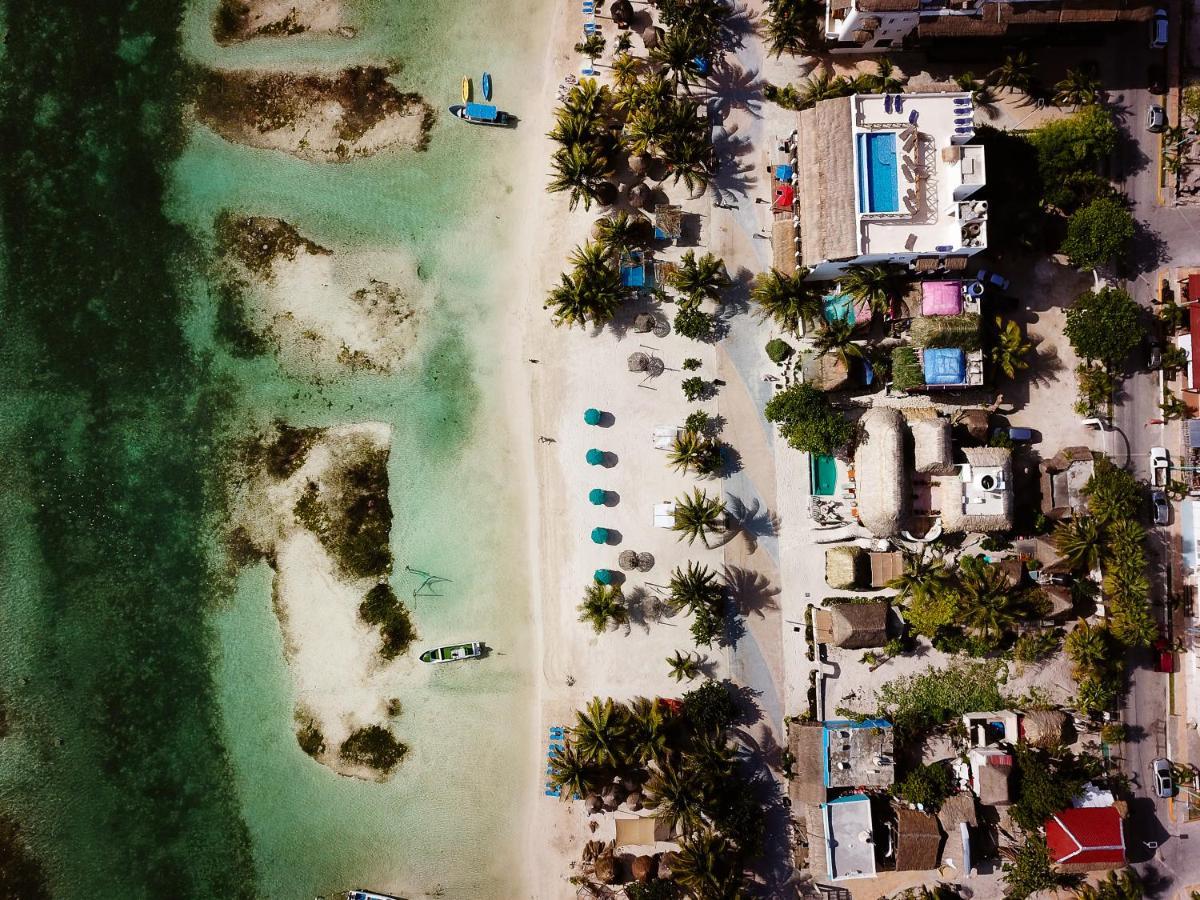 Nacional Beach Club & Bungalows Mahahual Bagian luar foto